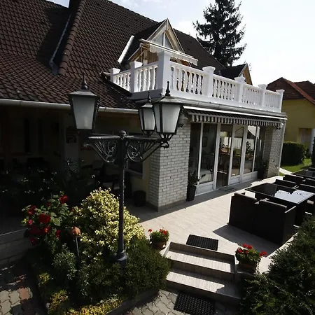 Parti Panzio Guest house Tata