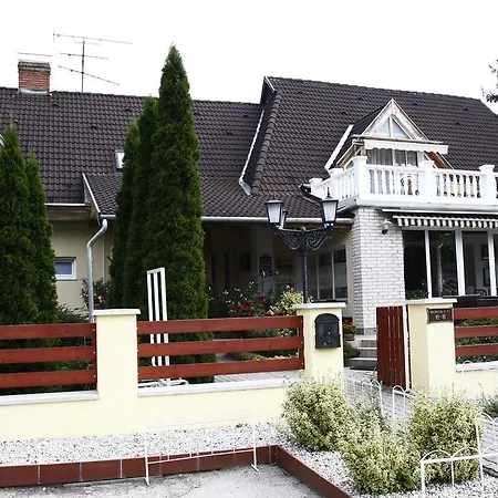 Parti Panzio Guest house Tata